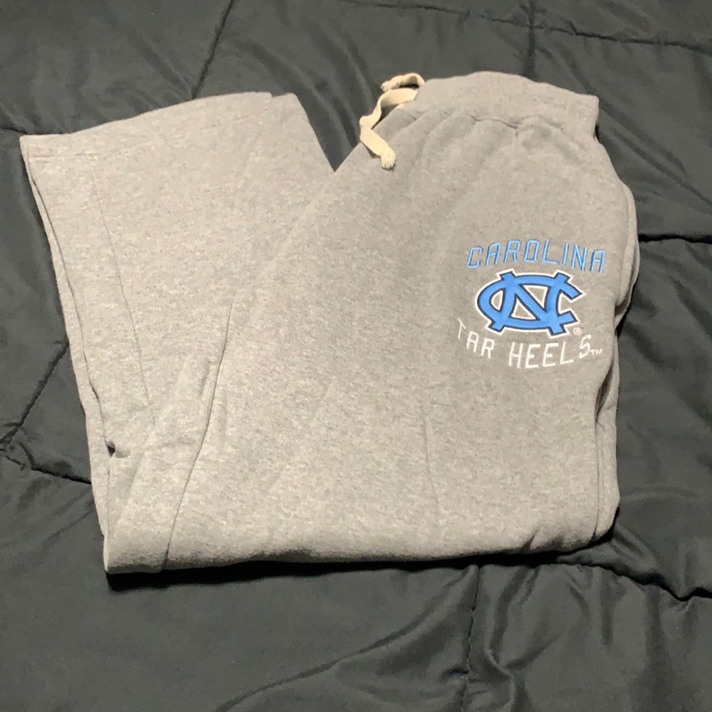 North Carolina Tar Heels Men’s XL Sweatpants.